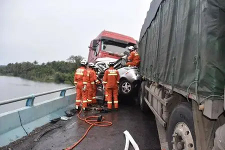 汕昆高速G78附近道路救援|修车热线|道路救援拖车费用